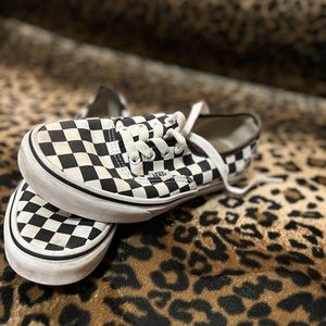 Black and white checkered Vans woman’s 6.5